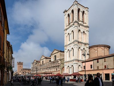 Bild "Ferrara_Turm1_01.jpg"